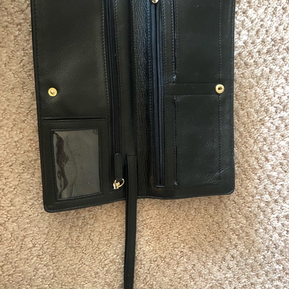 Michael Kors authentic Wallet/clutch - Picture 3 of 3